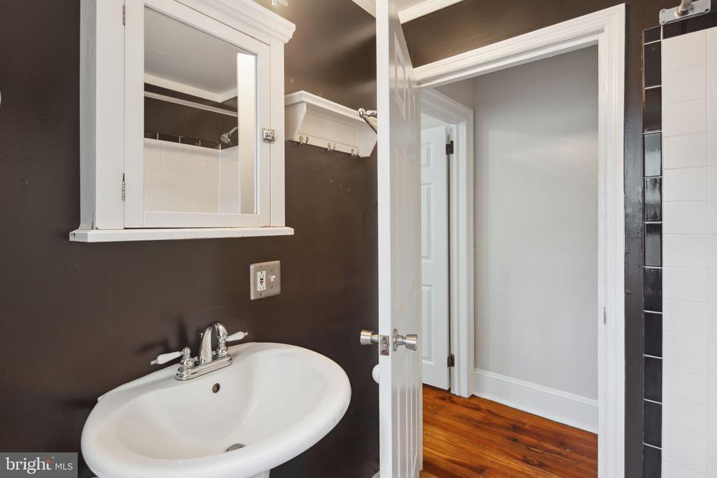 4132 MANAYUNK AVE