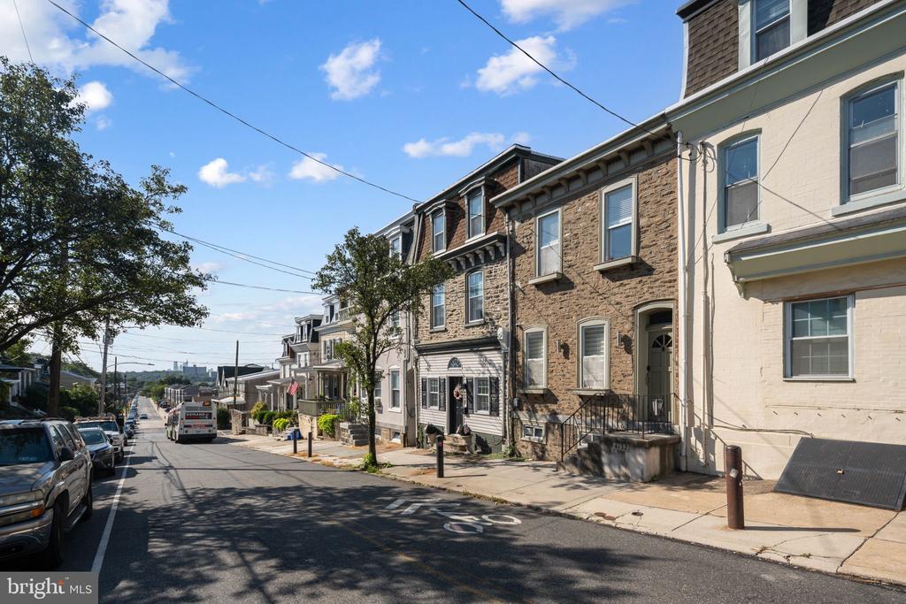 4132 MANAYUNK AVE