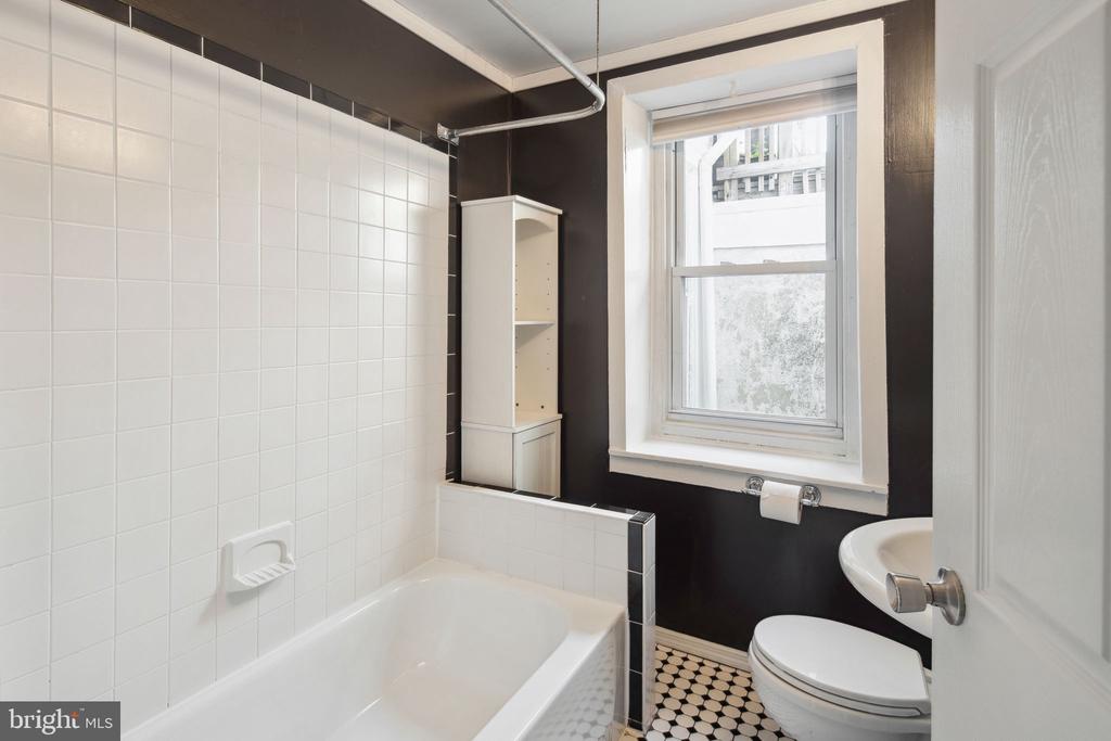 4132 MANAYUNK AVE