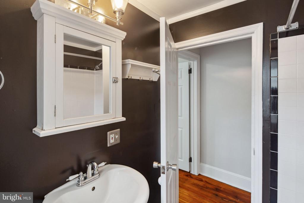 4132 MANAYUNK AVE