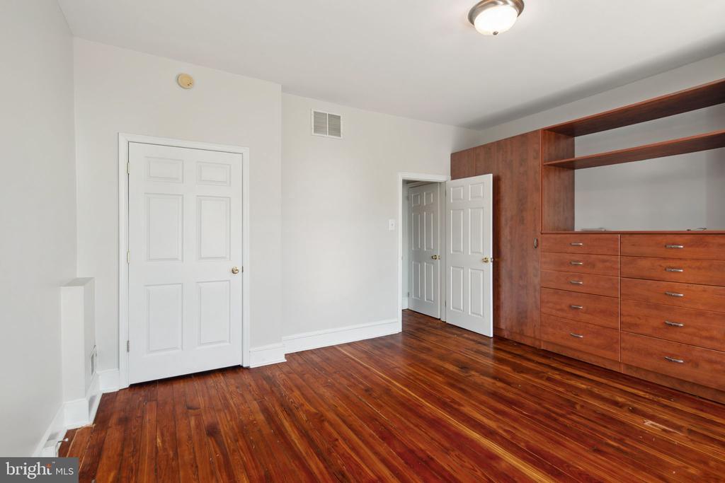 4132 MANAYUNK AVE
