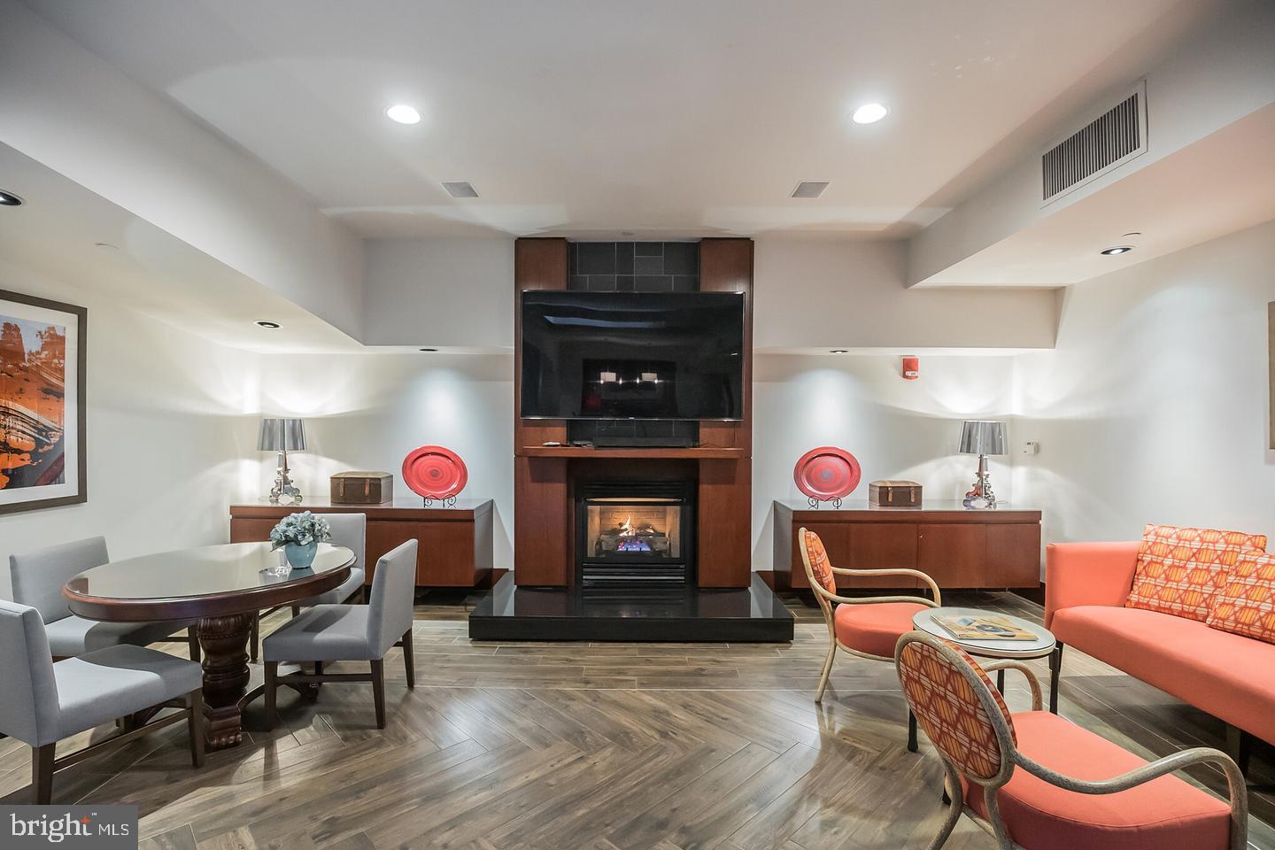 1600-18 Arch St #611