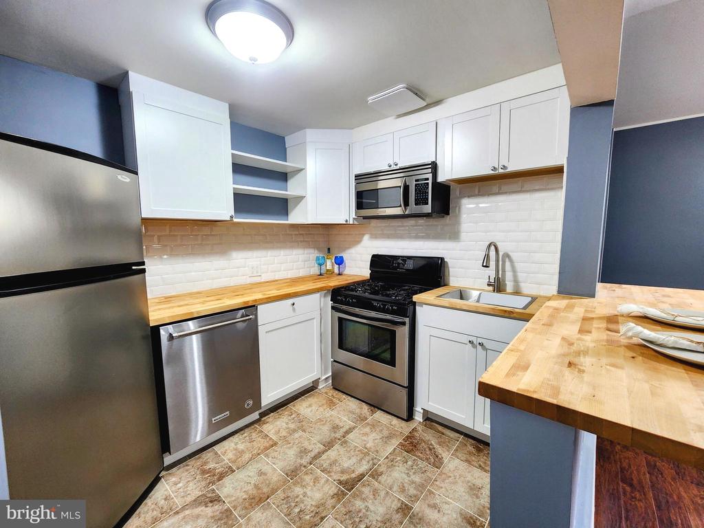 1539 E MOYAMENSING AVE #1F