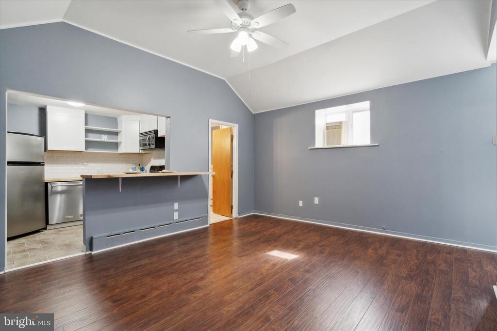 1539 E MOYAMENSING AVE #1F