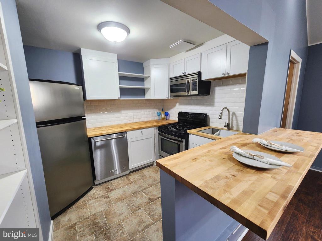 1539 E MOYAMENSING AVE #1F