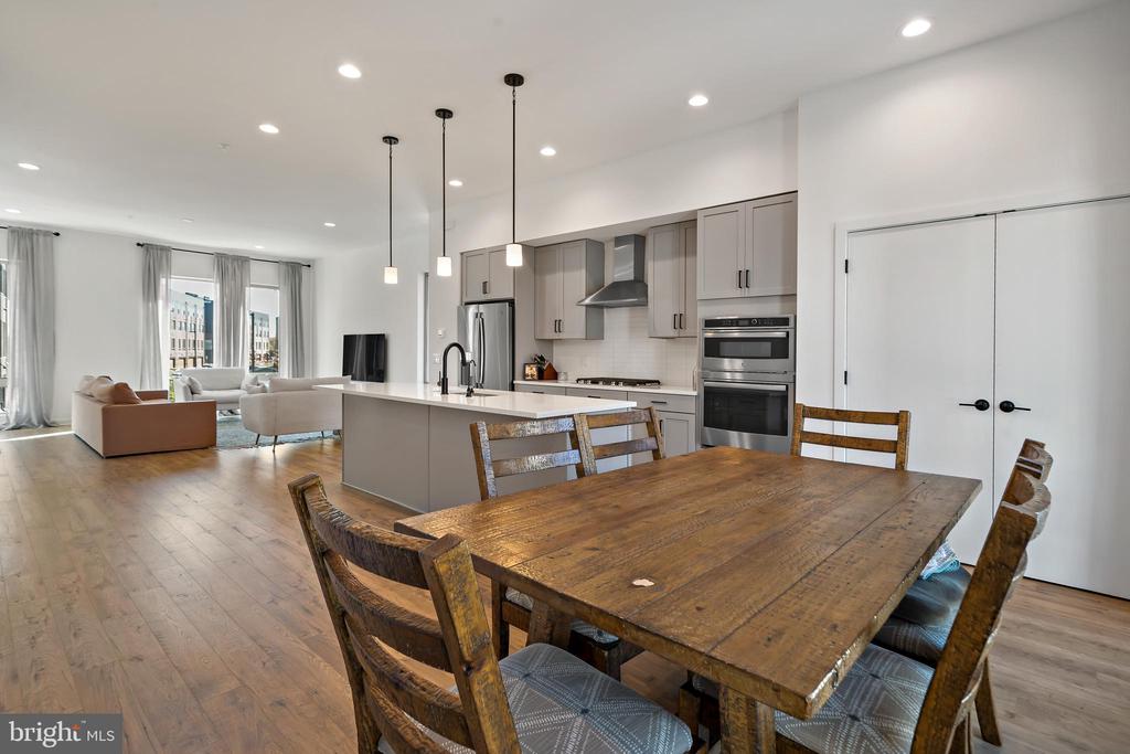2220 Northbank Pl