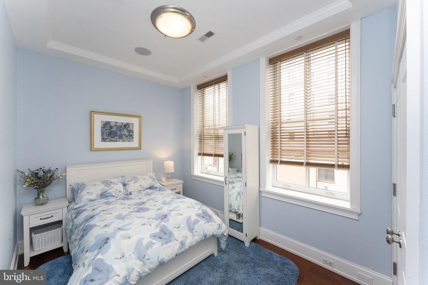 227-31 S 6th St #5ne
