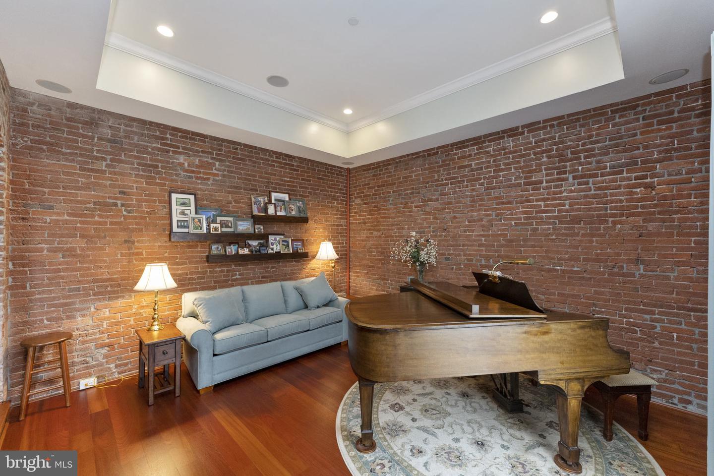 227-31 S 6th St #5ne
