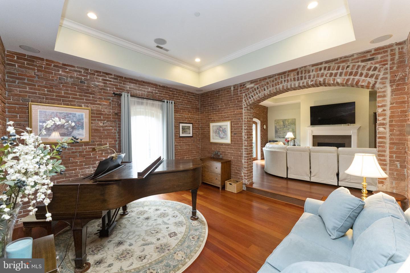 227-31 S 6th St #5ne
