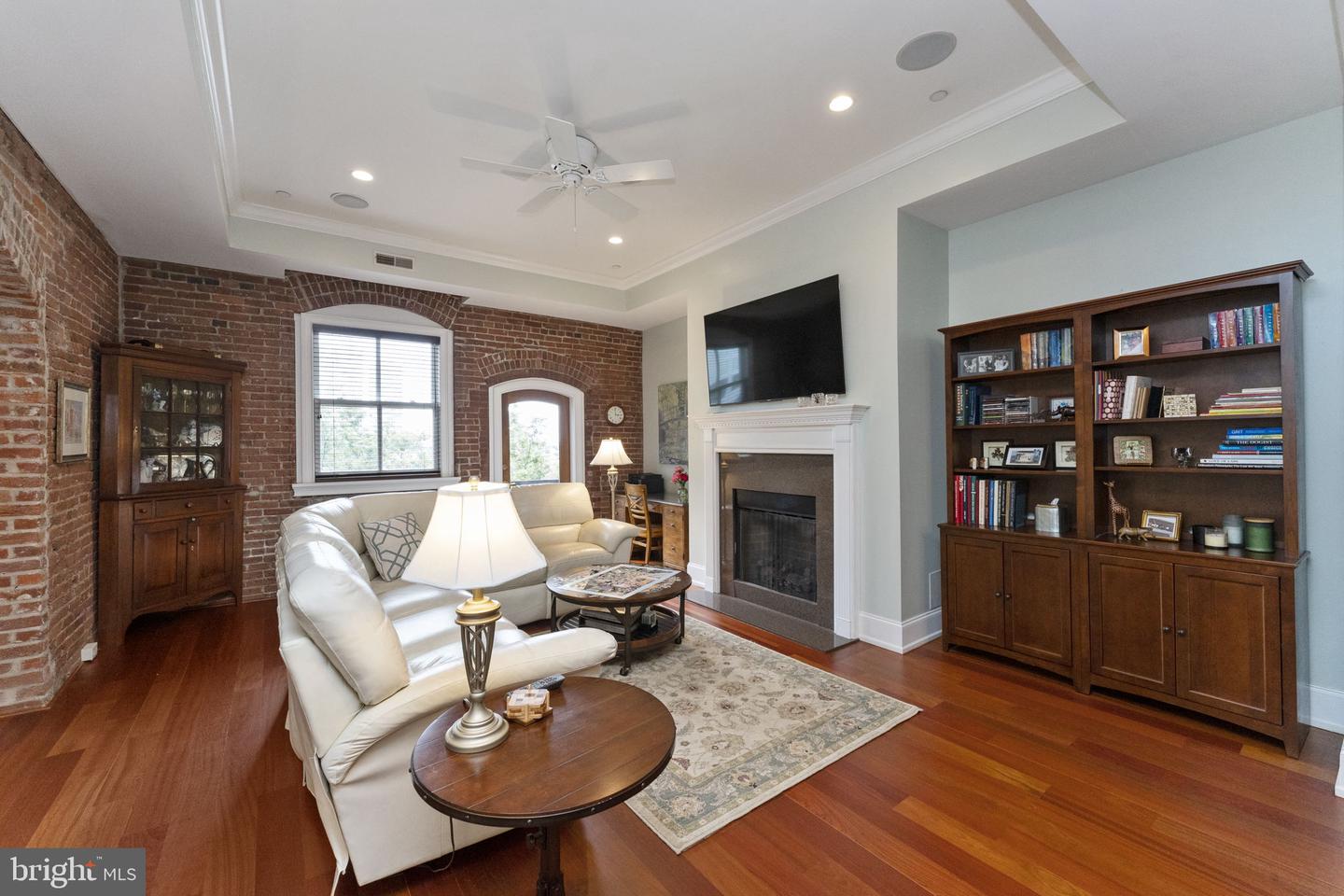 227-31 S 6th St #5ne