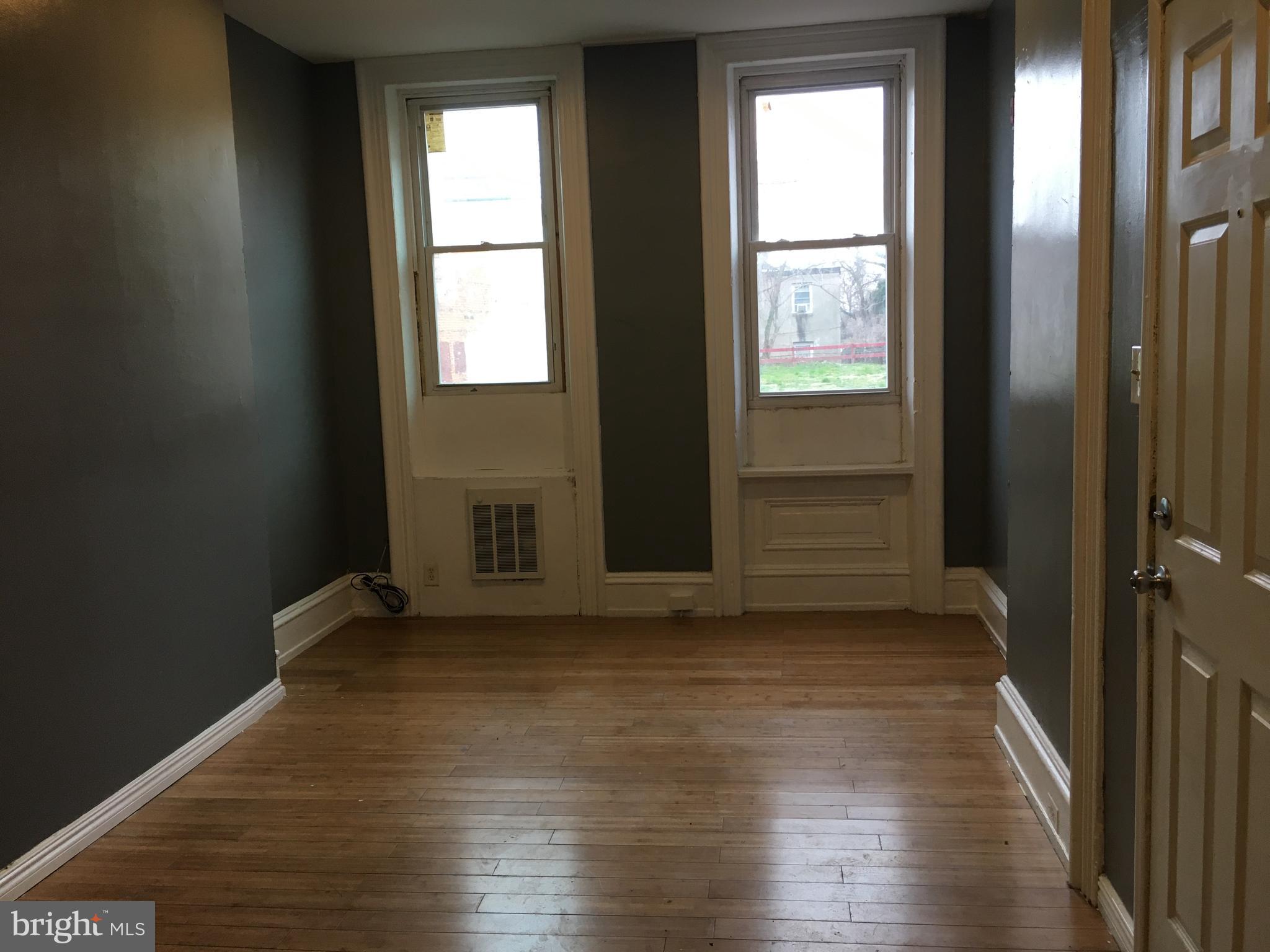 933 W Dauphin St