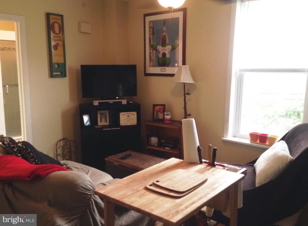 2326 BROWN ST #2ND FLOOR