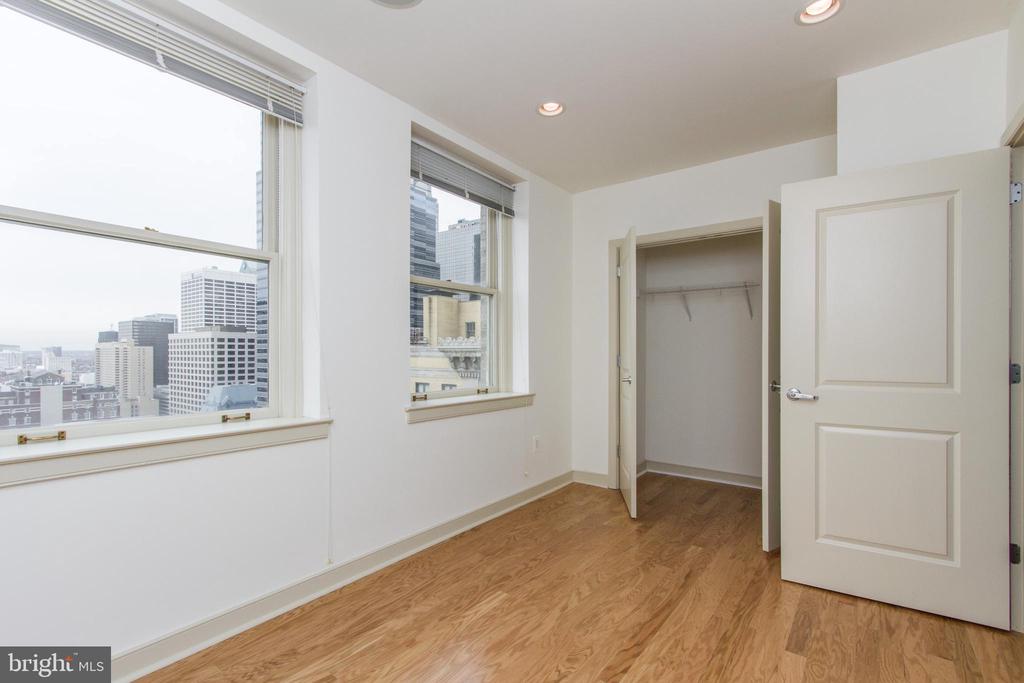 111 S 15th St #2102