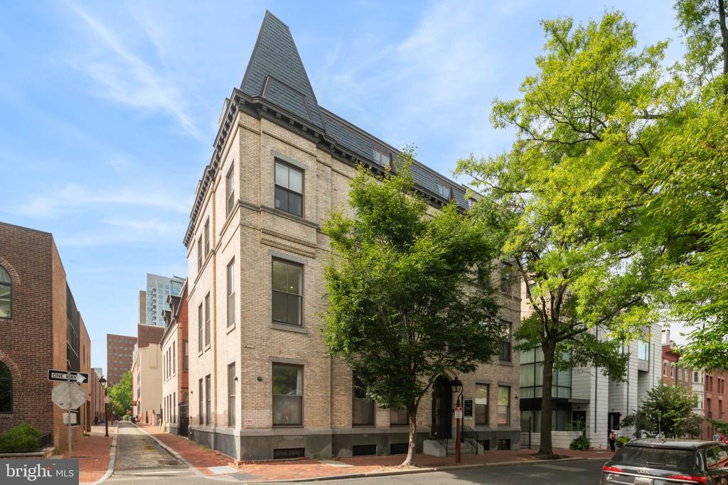 220-24 S 3RD ST #201