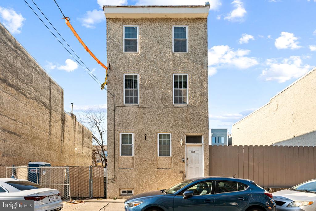 1328 N 6TH ST #1RA