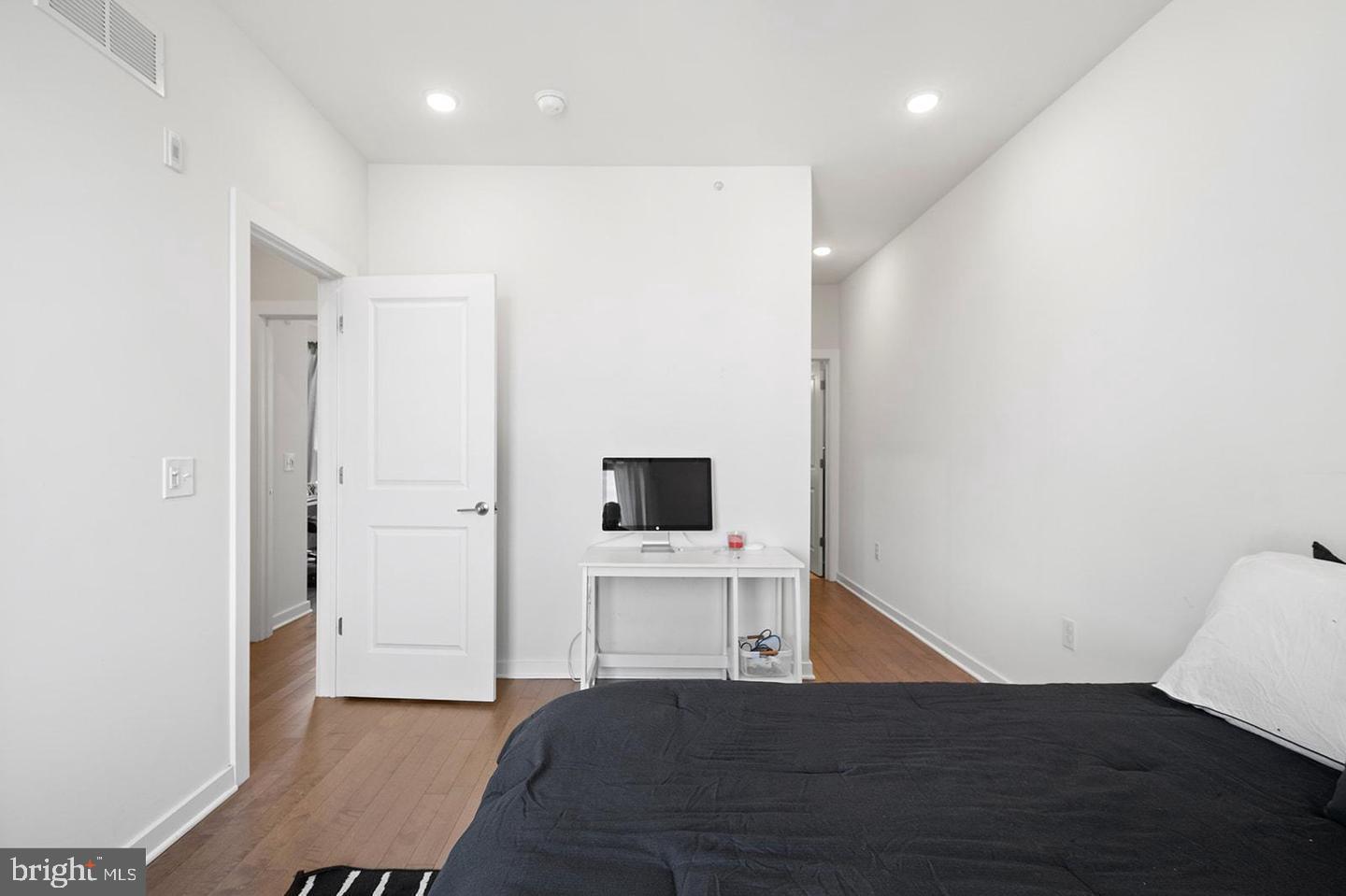 2125 E LEHIGH AVE #B12