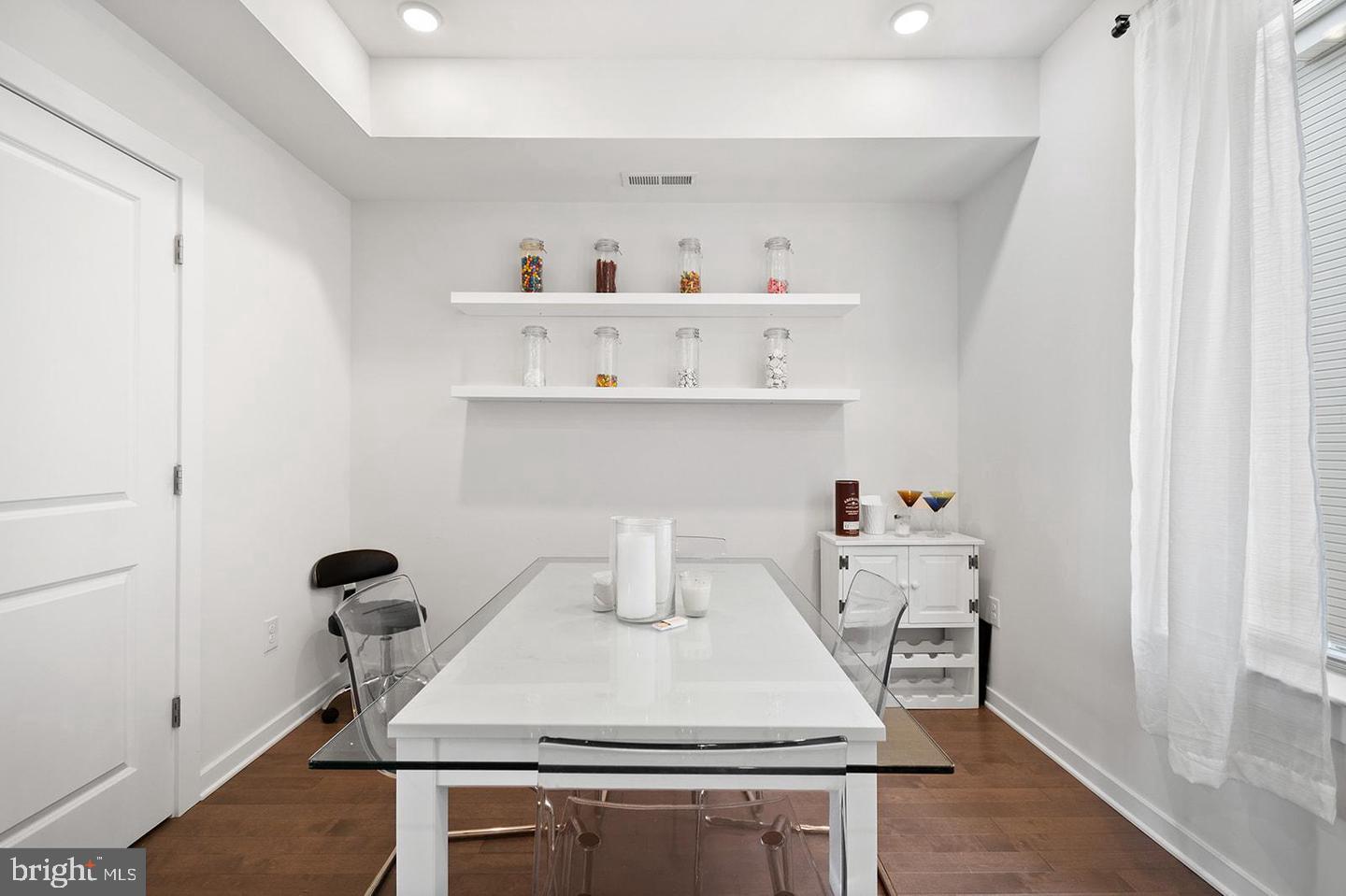 2125 E LEHIGH AVE #B12