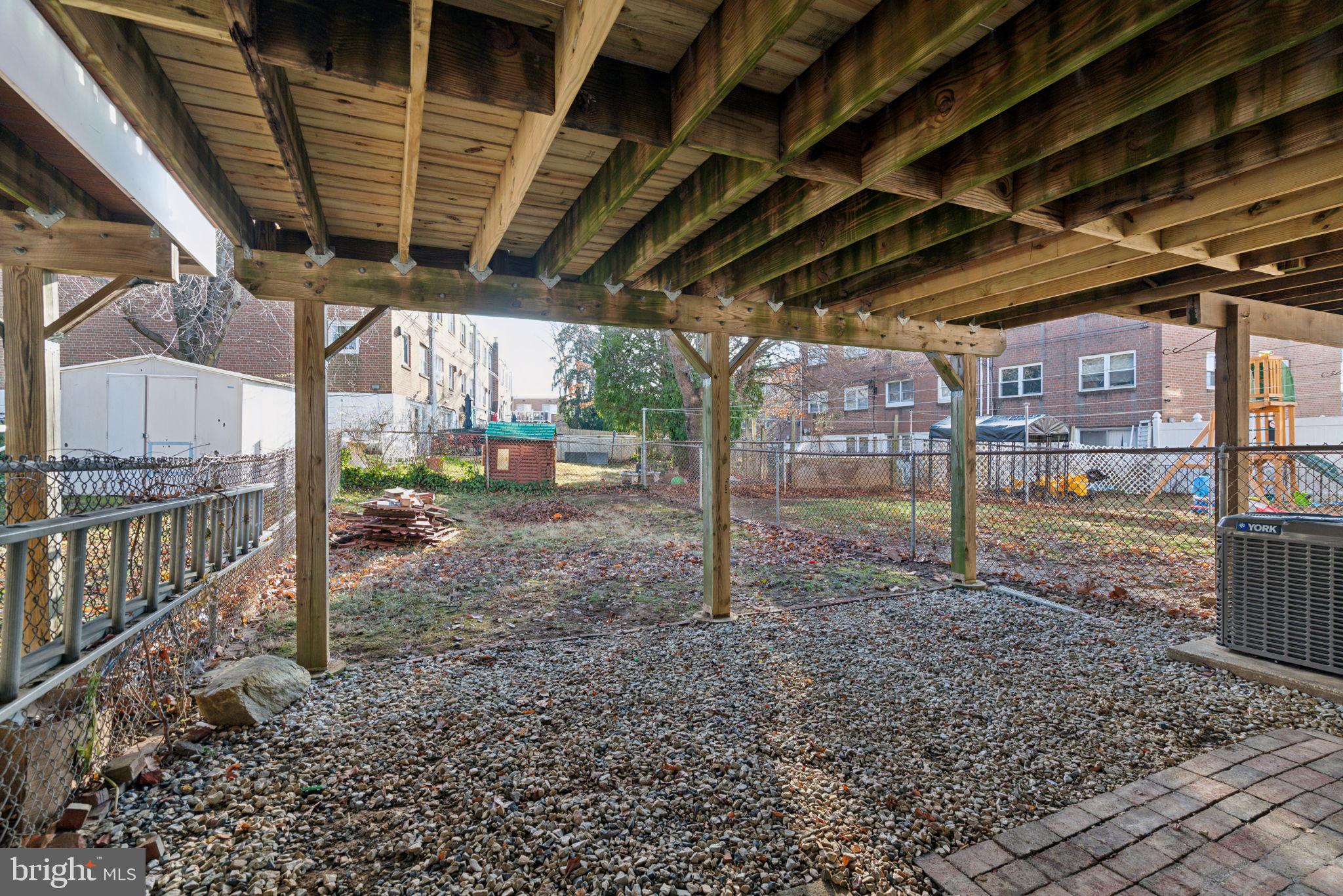 10111 N Canterbury Rd