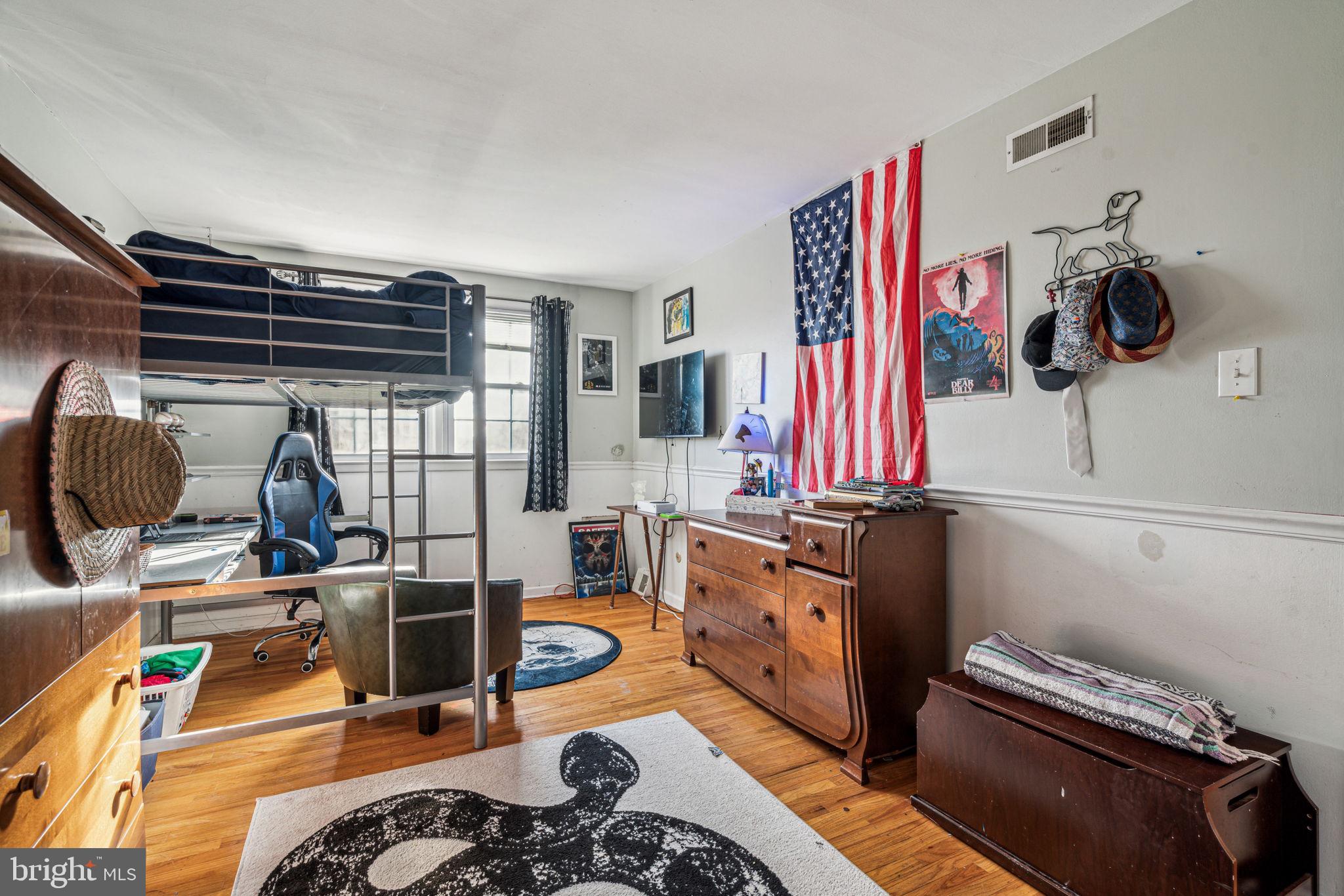 10111 N Canterbury Rd