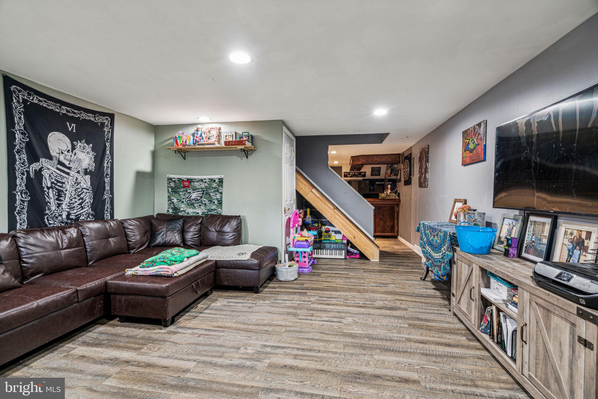 10111 N Canterbury Rd