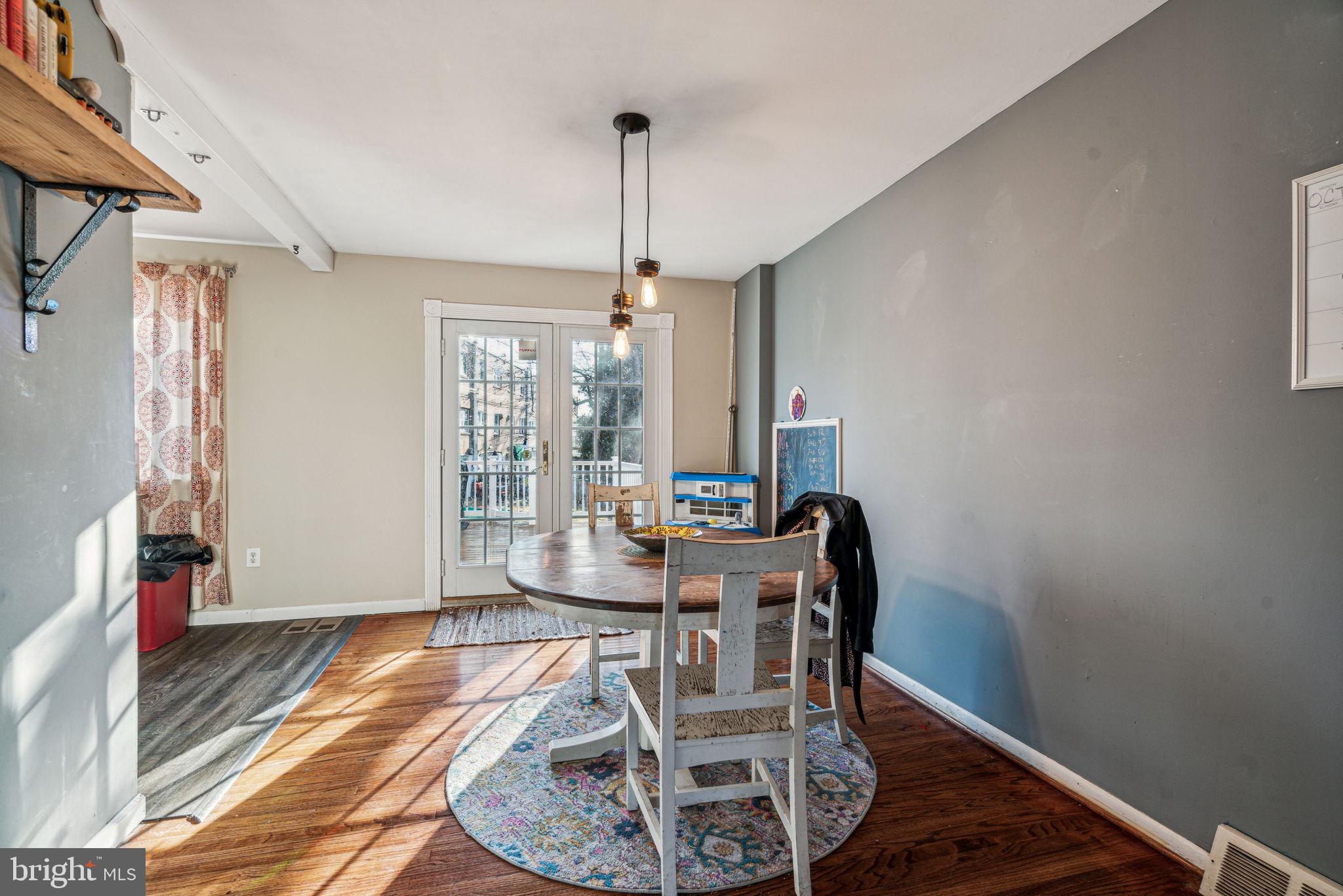 10111 N Canterbury Rd