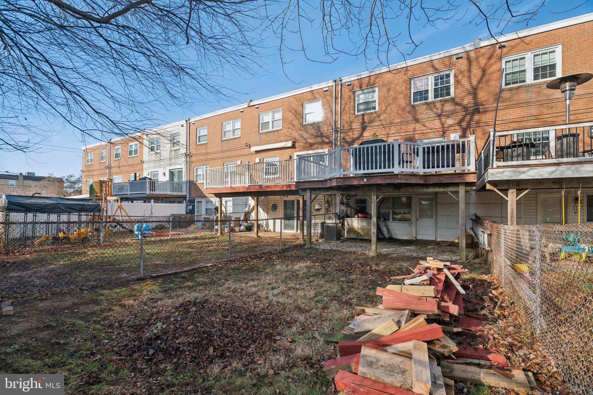 10111 N Canterbury Rd