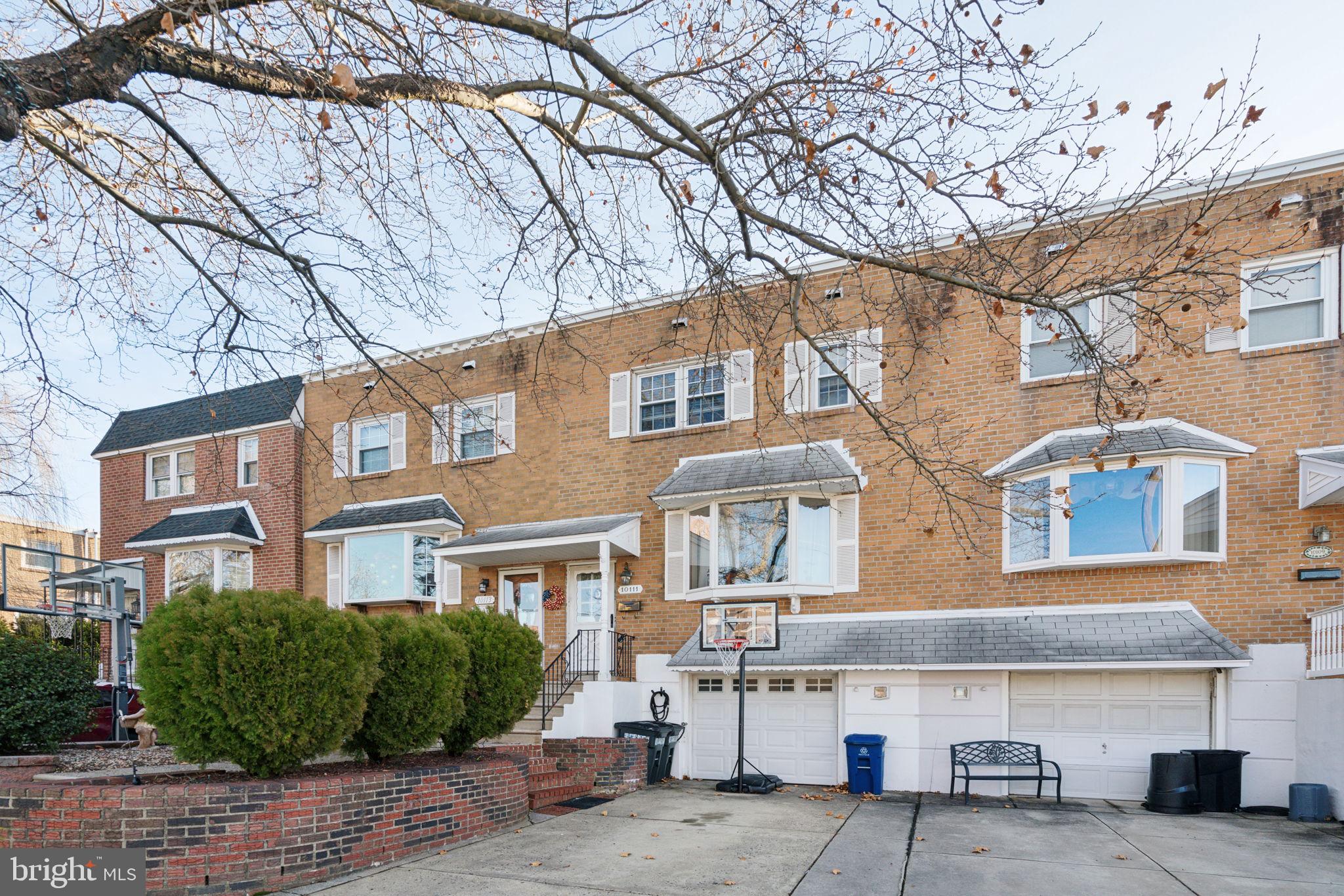 10111 N Canterbury Rd