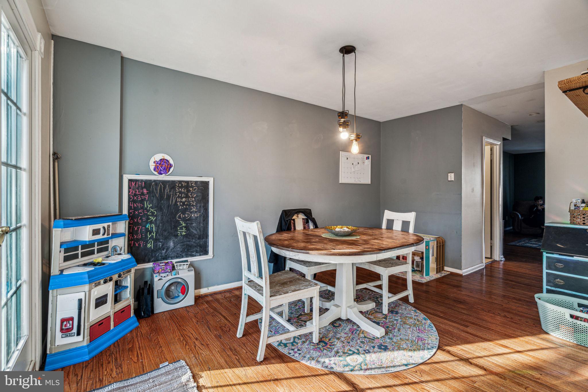 10111 N Canterbury Rd