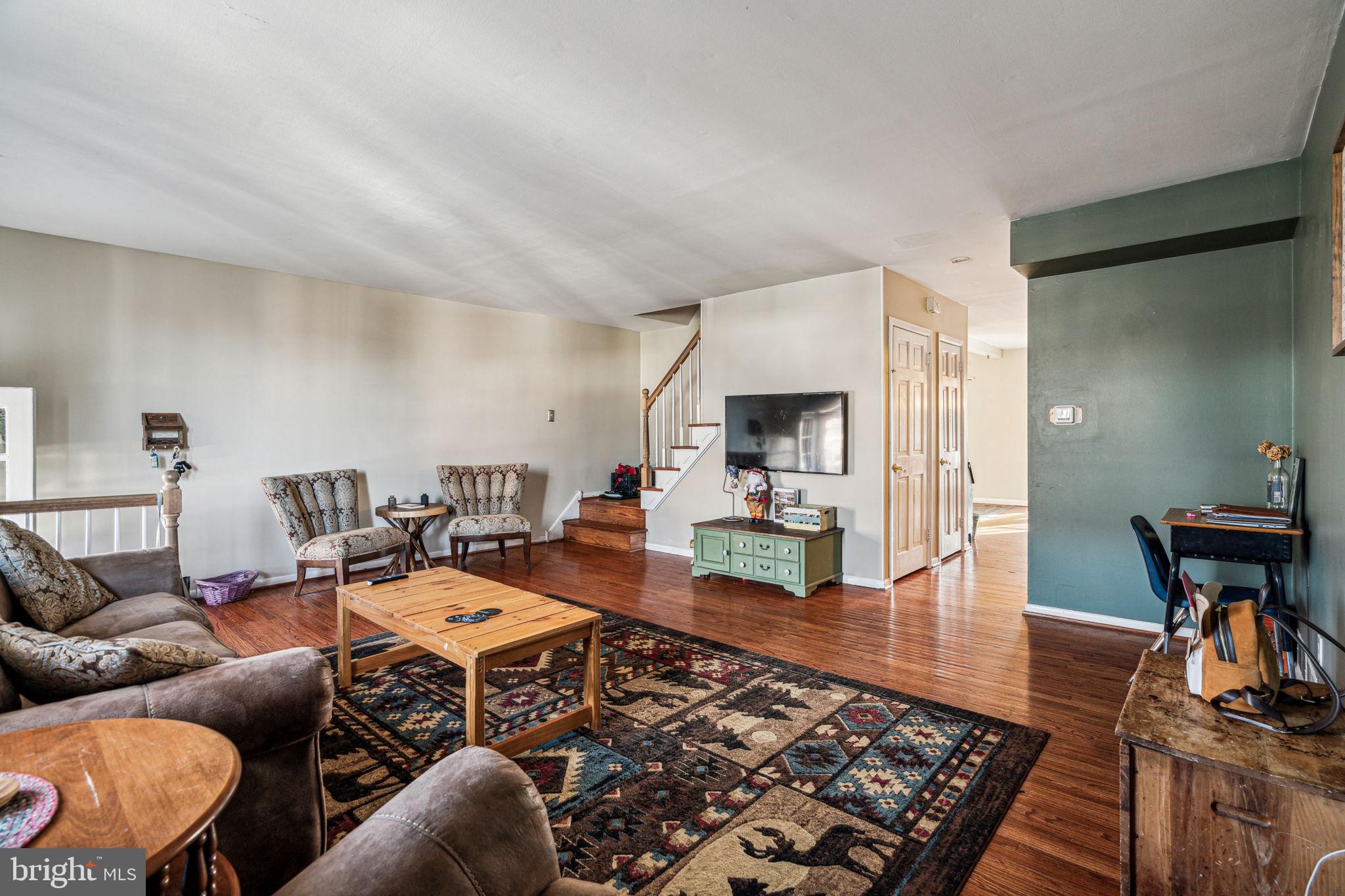 10111 N Canterbury Rd