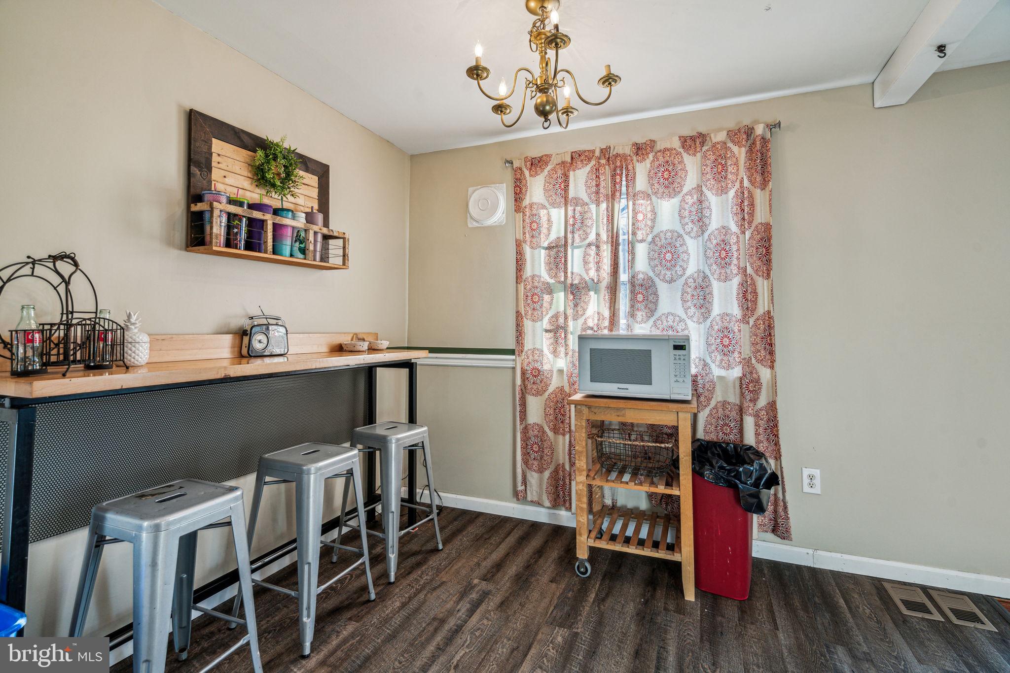 10111 N Canterbury Rd