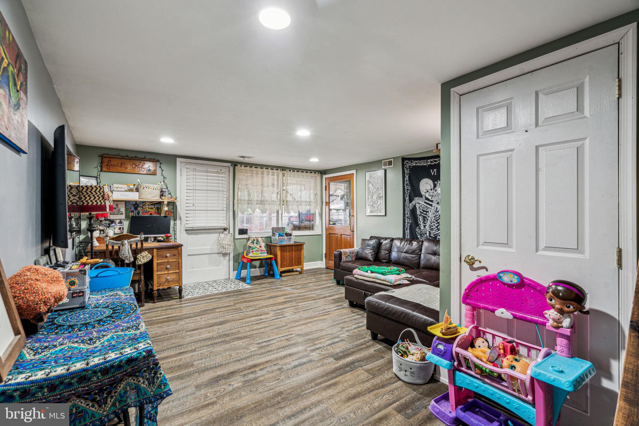 10111 N Canterbury Rd