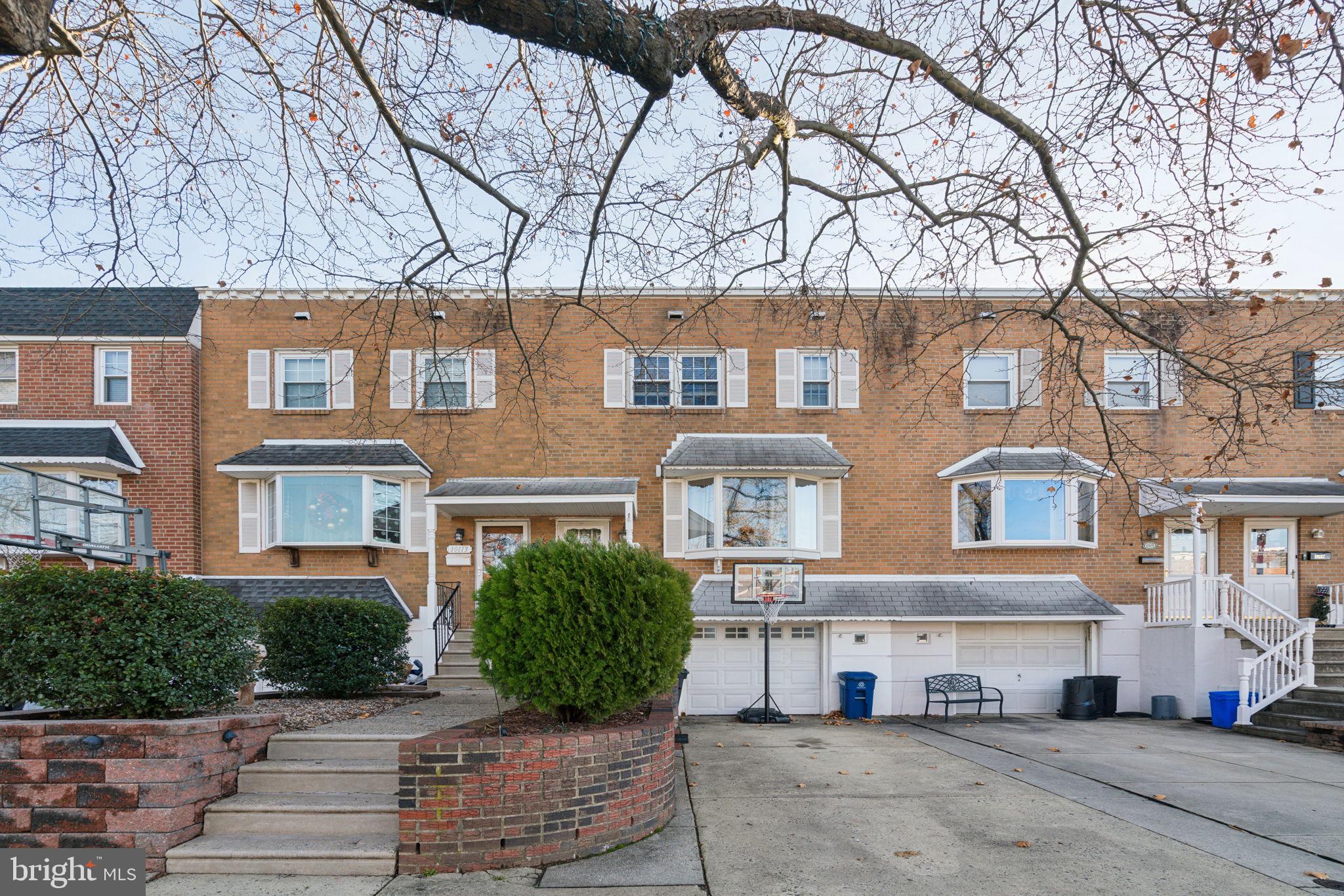 10111 N Canterbury Rd