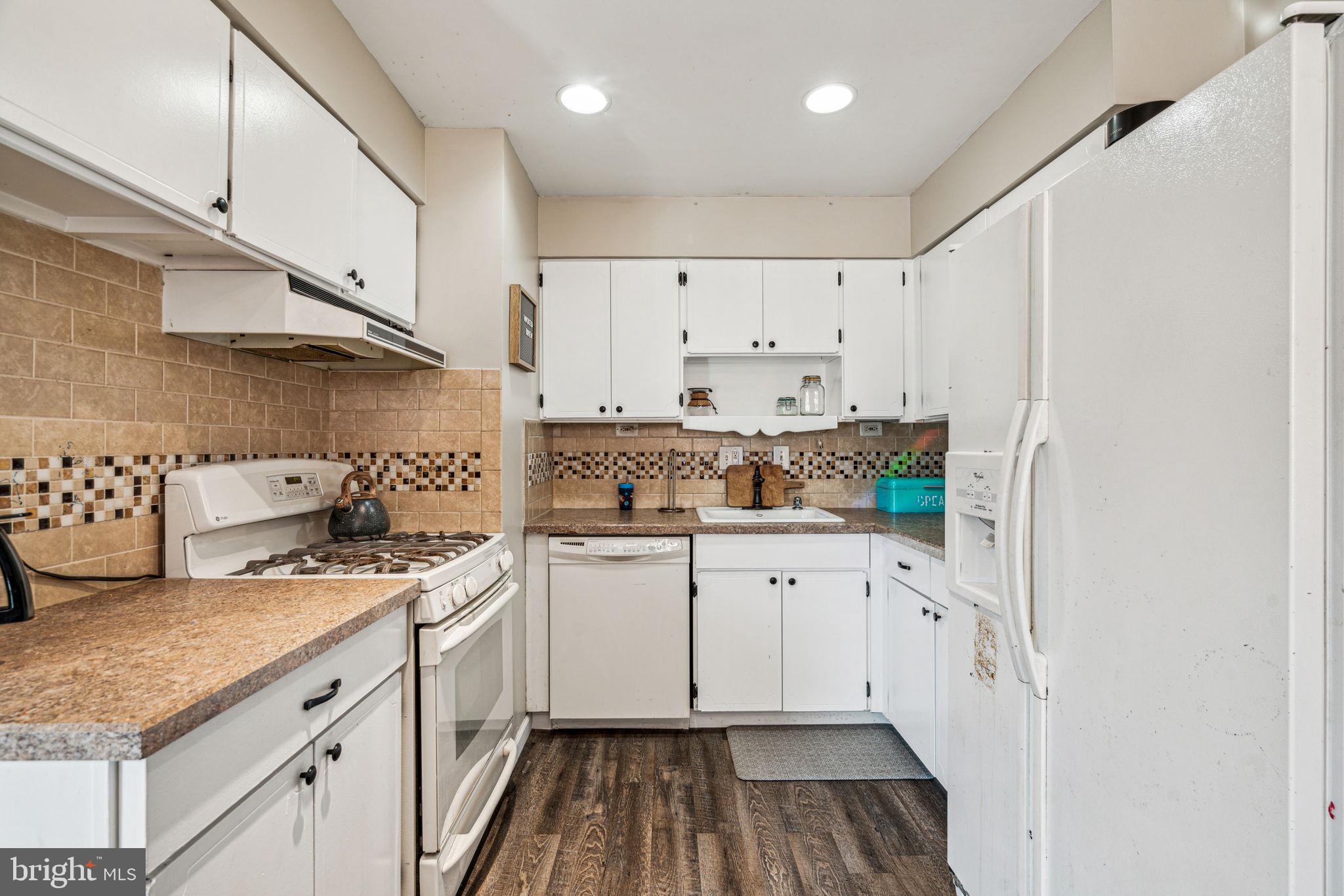 10111 N Canterbury Rd