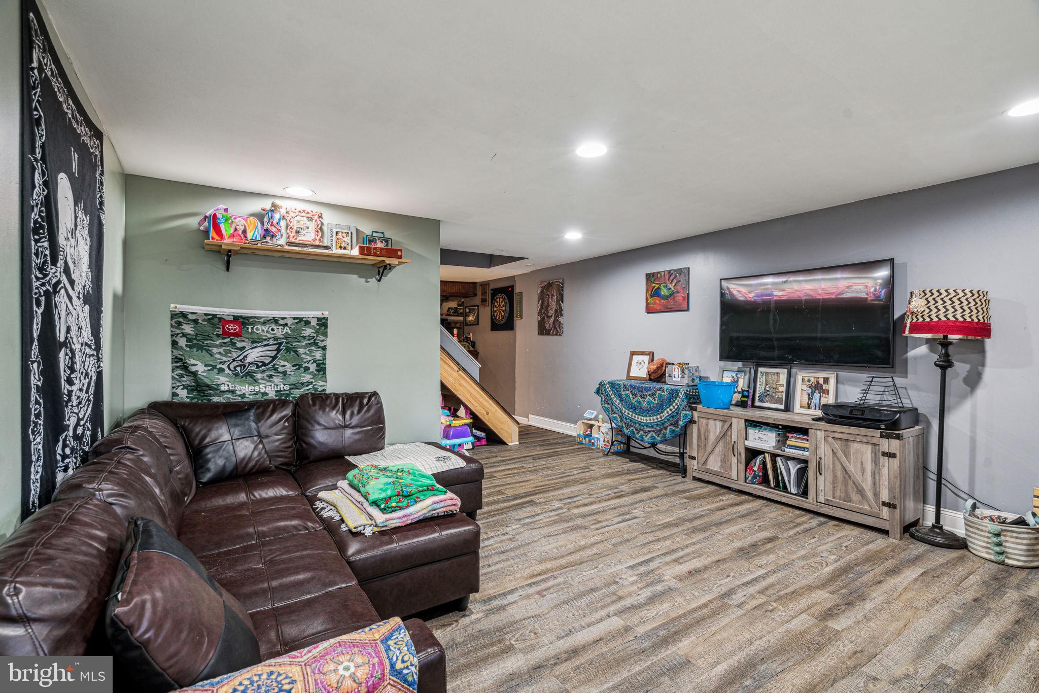 10111 N Canterbury Rd