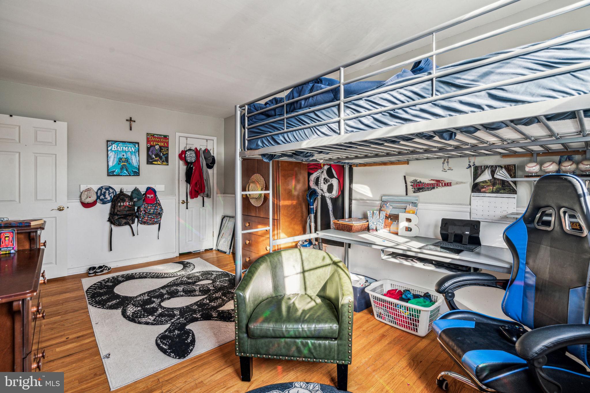 10111 N Canterbury Rd