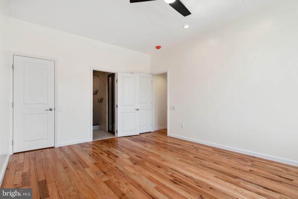 102-22 CHURCH ST #406