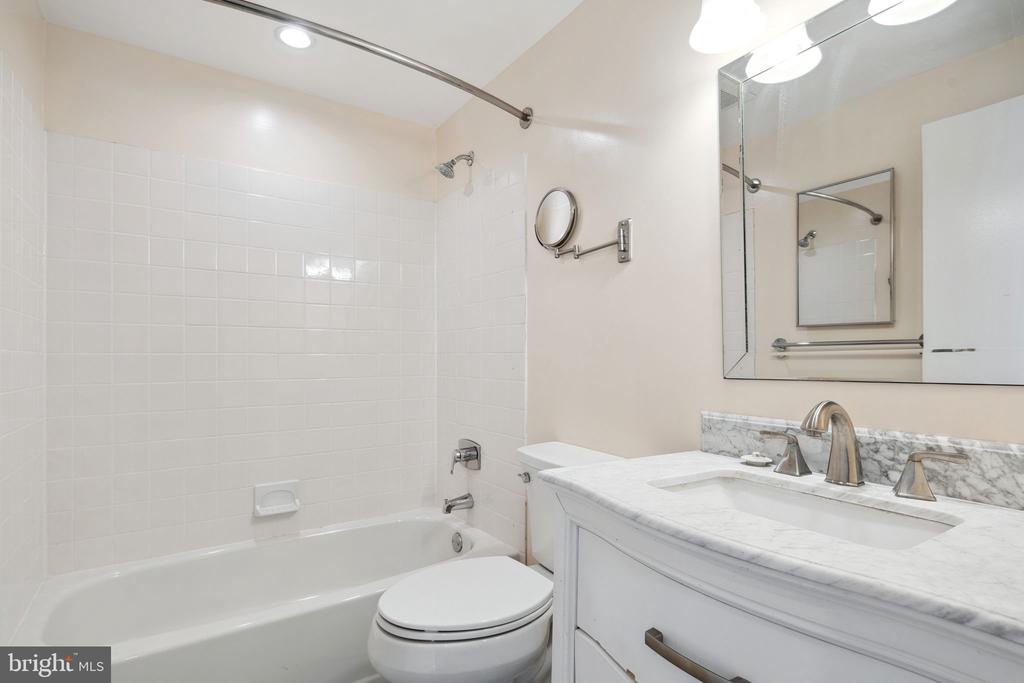 102-22 CHURCH ST #406