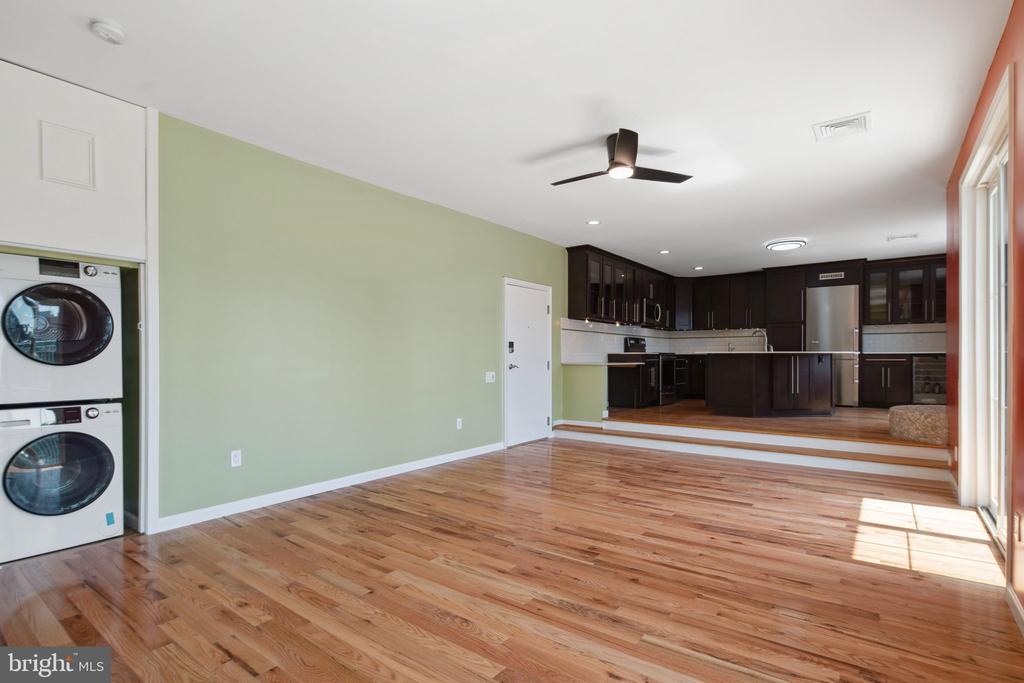 102-22 CHURCH ST #406