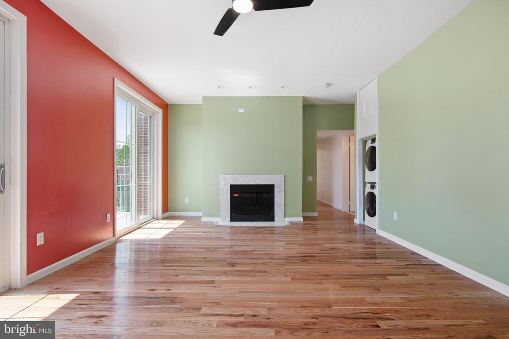 102-22 CHURCH ST #406