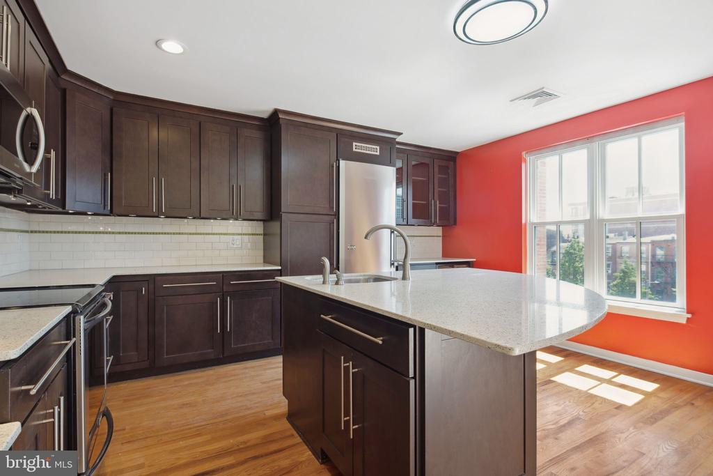 102-22 CHURCH ST #406