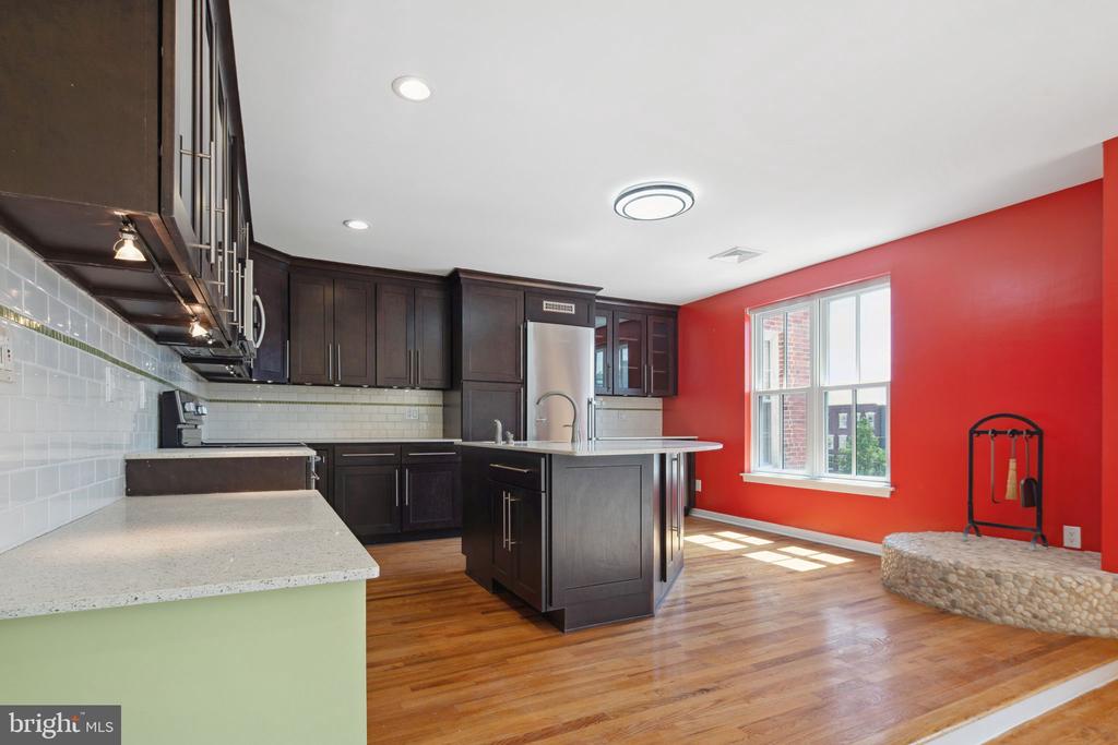 102-22 CHURCH ST #406