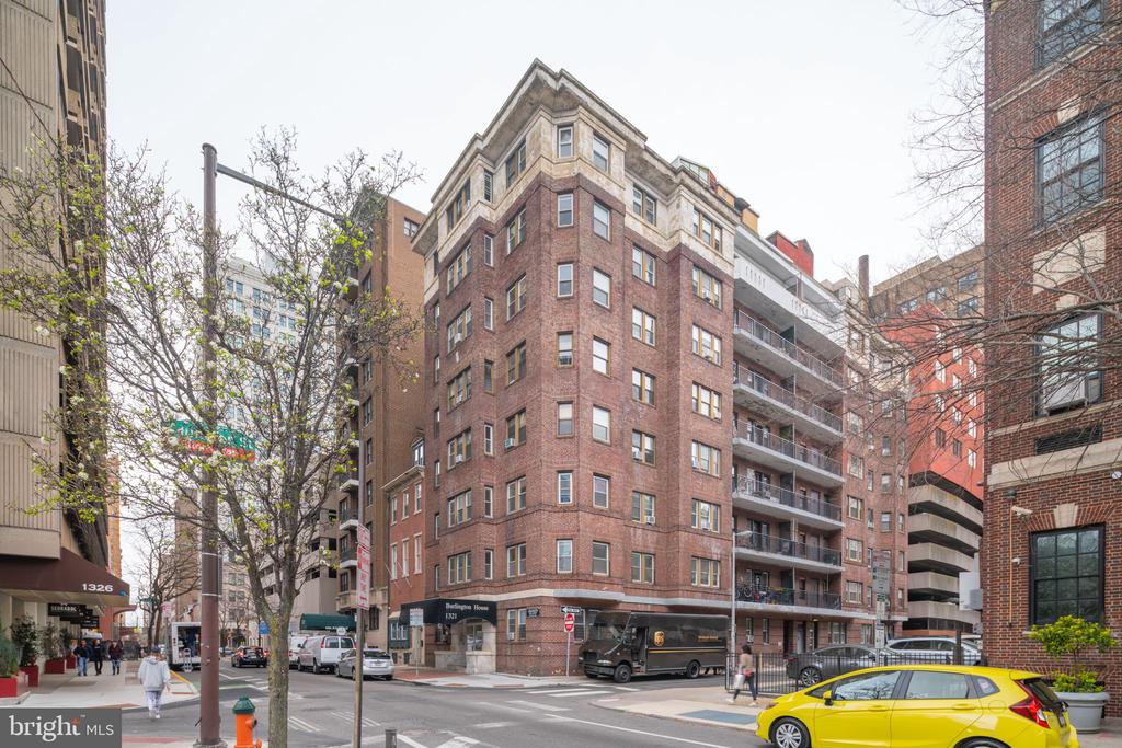 1321 SPRUCE ST #5B
