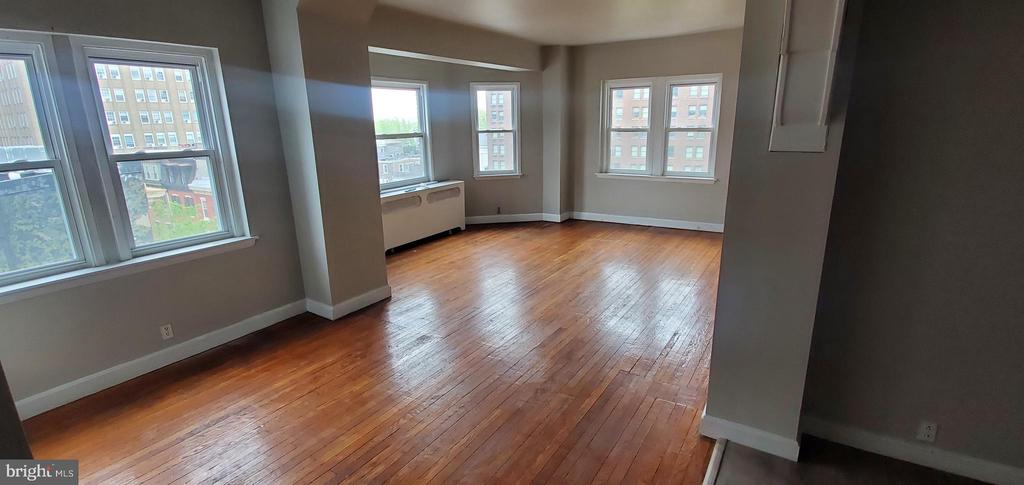 1321 SPRUCE ST #5B