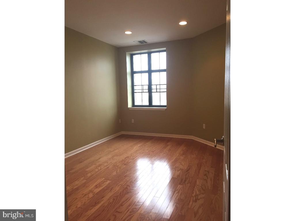 1601 SPRING GARDEN ST #409