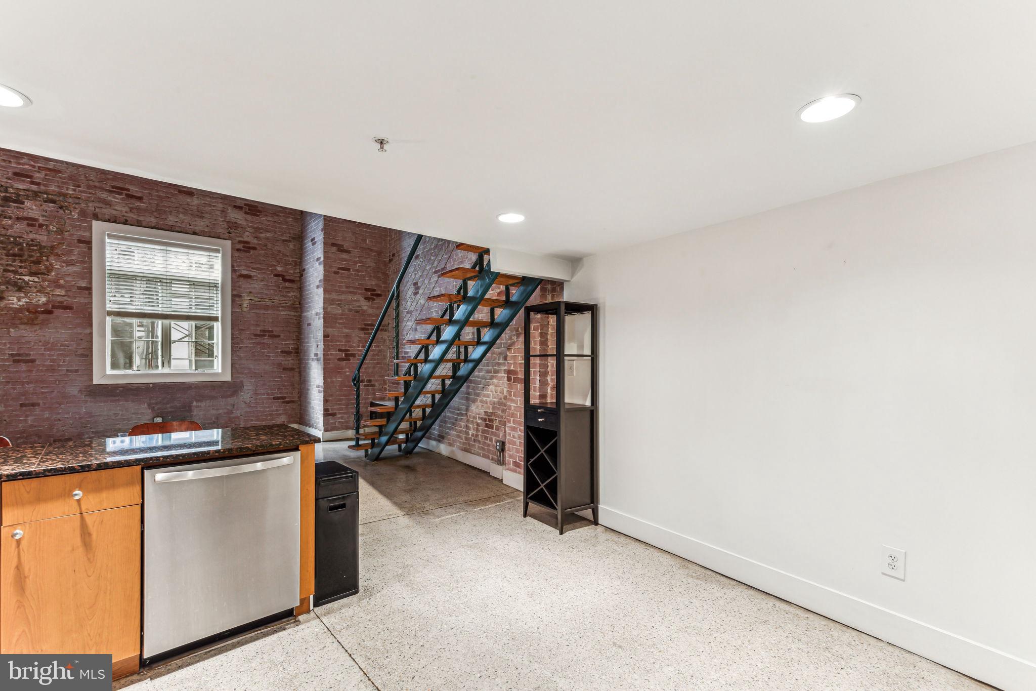 314-18 BROWN ST #204