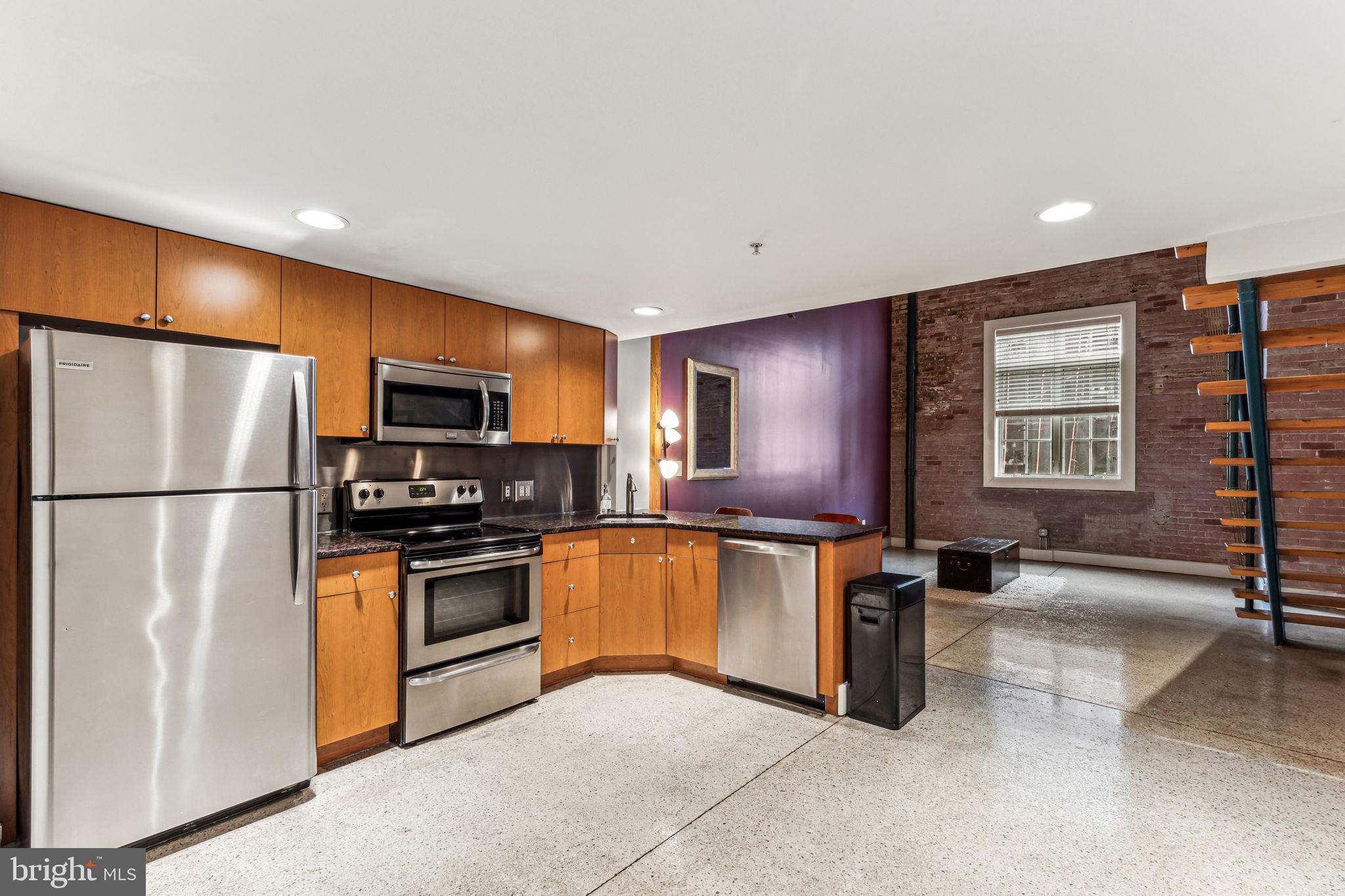314-18 BROWN ST #204