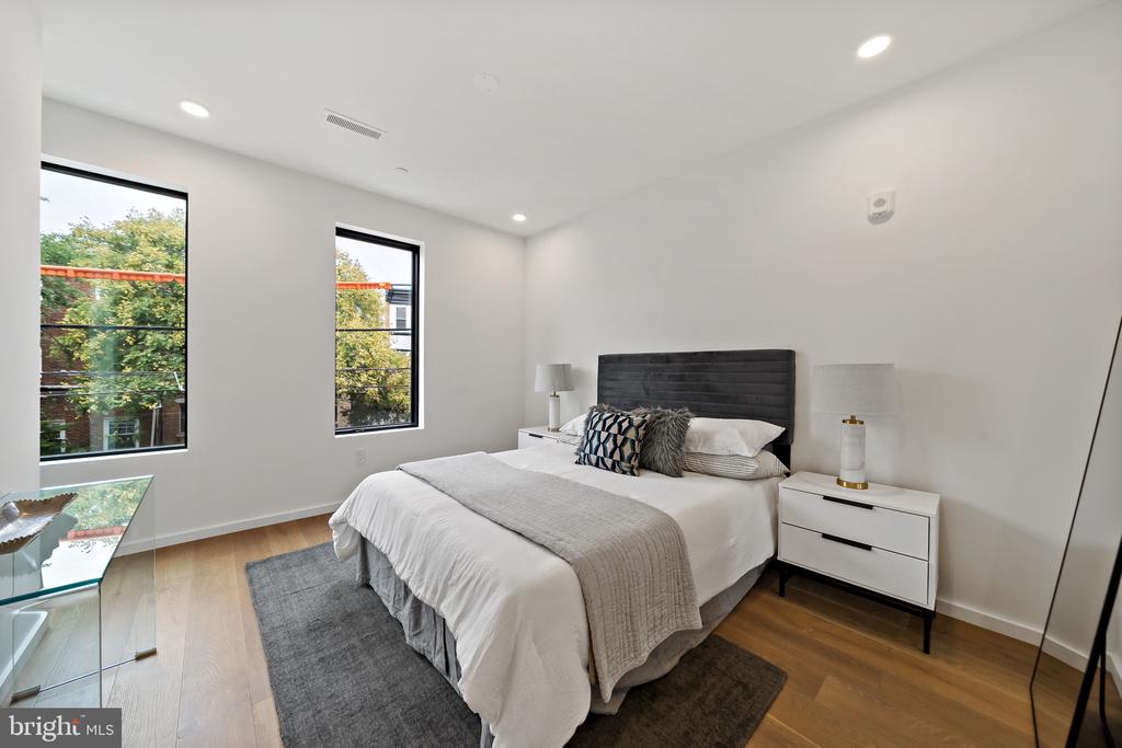 1713b Montrose St #2