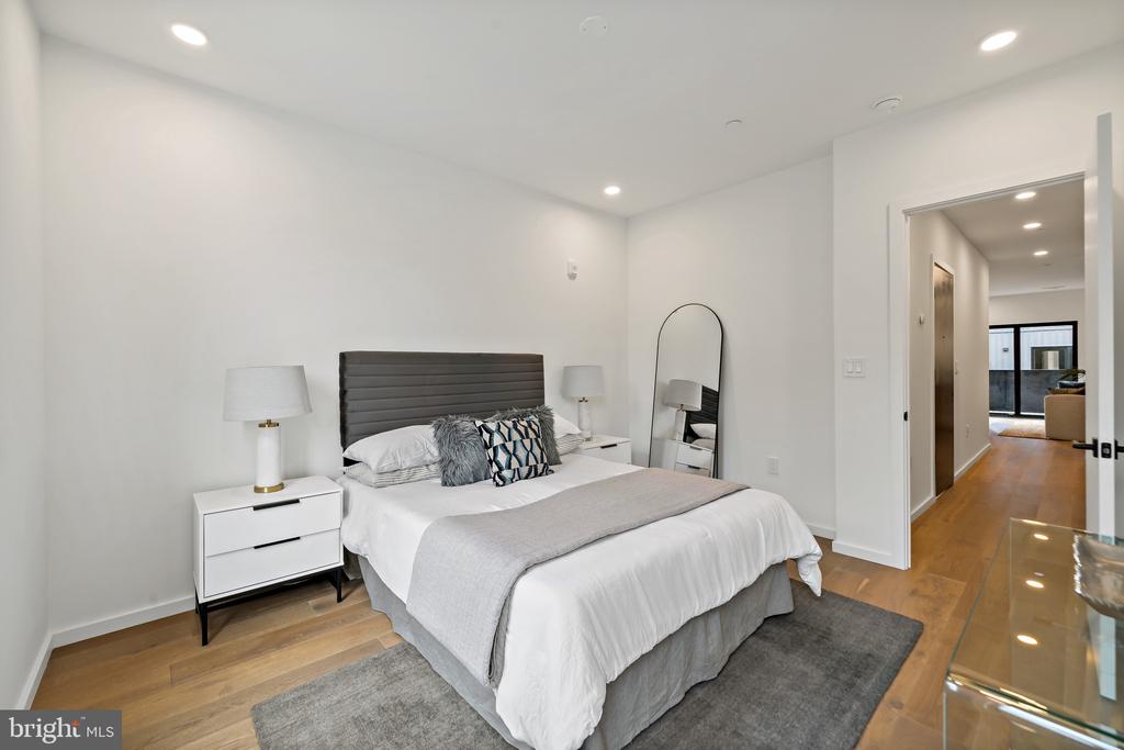 1713b Montrose St #2