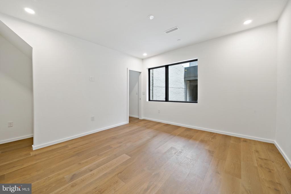 1713b Montrose St #2