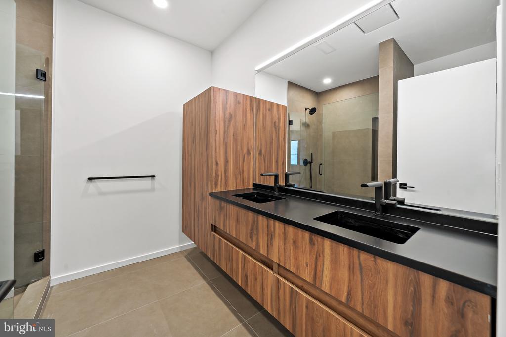 1713b Montrose St #2